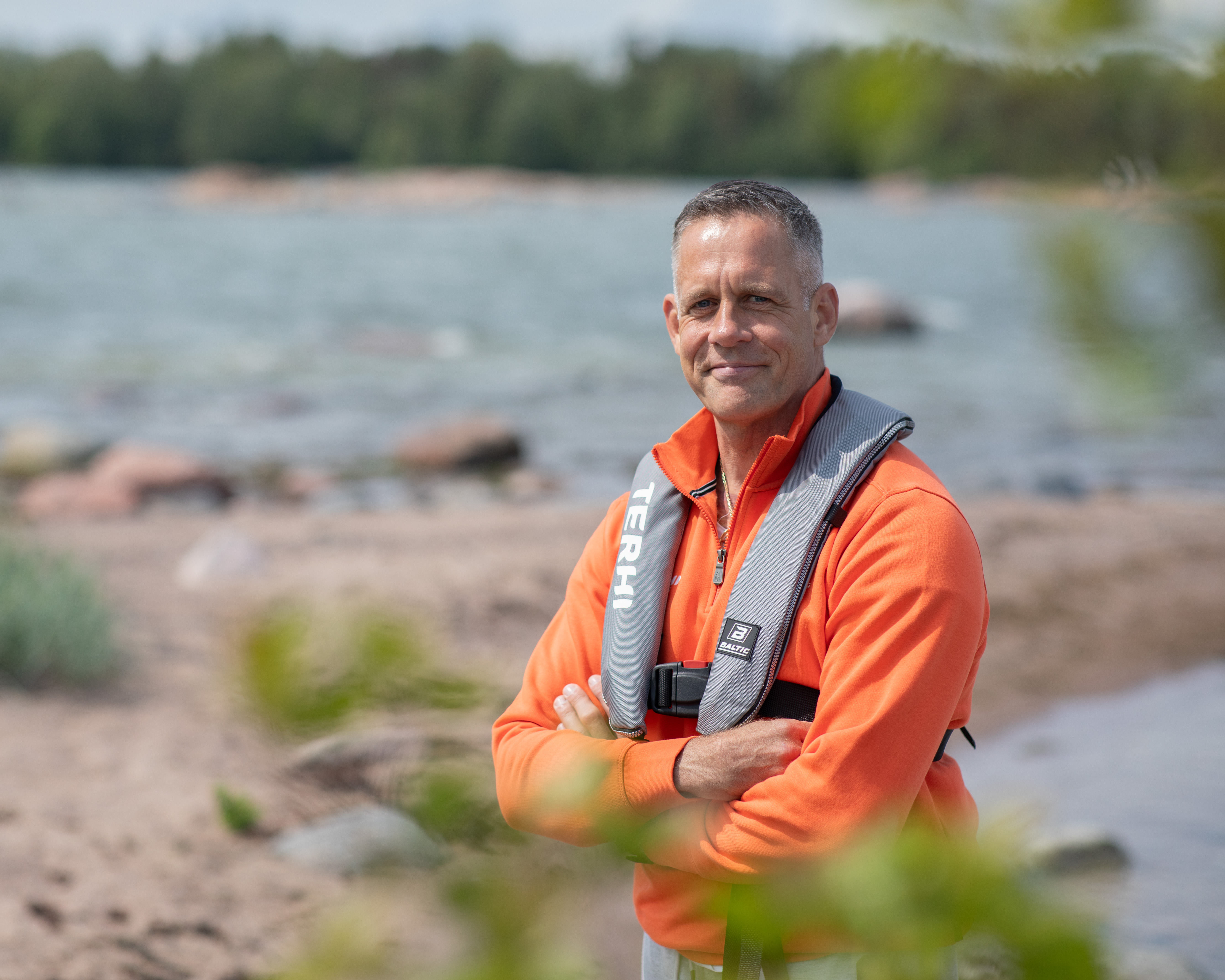 Jari Saario valmistautuu seuraavaan soutu-urakkaan Etelä-Amerikan kärjestä Etelä-Afrikkaan. Treeneissä avuksi on kotimainen Terhi Saiman-soutuvene liukupenkillä.